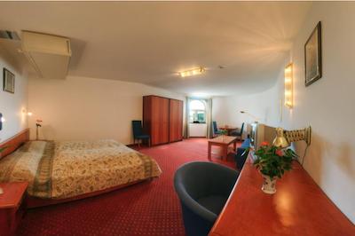 کارلتون اُپرا