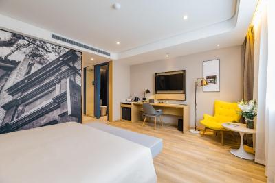 اتور اس هتل لوجیازوی اورینتال پیرل شانگهای