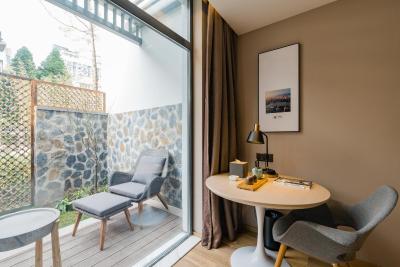 اتور اس هتل لوجیازوی اورینتال پیرل شانگهای