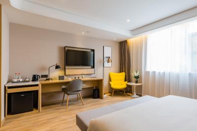 اتور اس هتل لوجیازوی اورینتال پیرل شانگهای