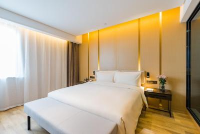 اتور اس هتل لوجیازوی اورینتال پیرل شانگهای