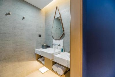 اتور اس هتل لوجیازوی اورینتال پیرل شانگهای