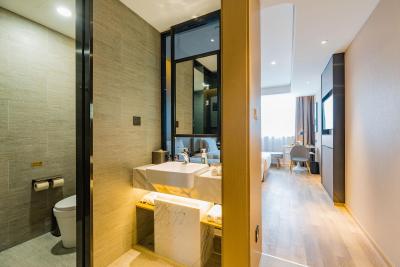 اتور اس هتل لوجیازوی اورینتال پیرل شانگهای