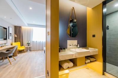 اتور اس هتل لوجیازوی اورینتال پیرل شانگهای