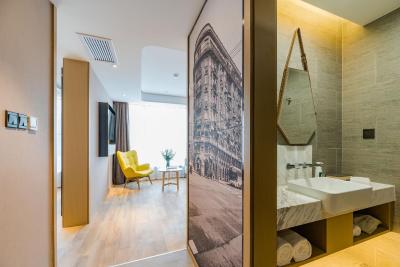 اتور اس هتل لوجیازوی اورینتال پیرل شانگهای