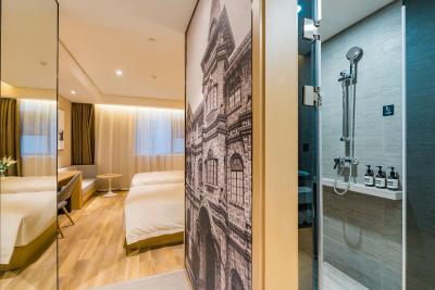 اتور اس هتل لوجیازوی اورینتال پیرل شانگهای