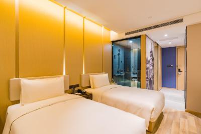 اتور اس هتل لوجیازوی اورینتال پیرل شانگهای