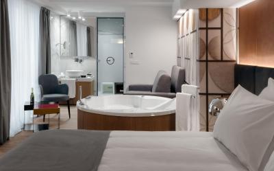 الیا ارمو آتن هتل