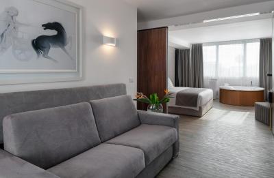 الیا ارمو آتن هتل