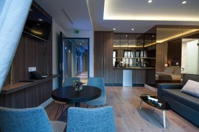 آتن پلاتینوم رومز اند سوئیتس