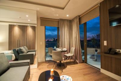 آتن پلاتینوم رومز اند سوئیتس