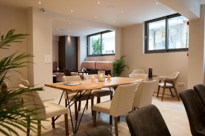 آتن پلاتینوم رومز اند سوئیتس