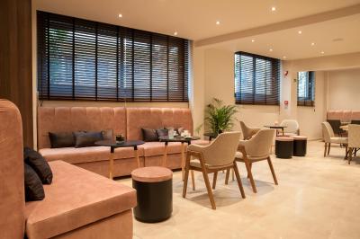 آتن پلاتینوم رومز اند سوئیتس