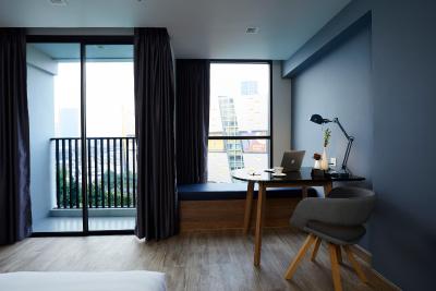 د کوارتر لادپراو بای یو اچ جی