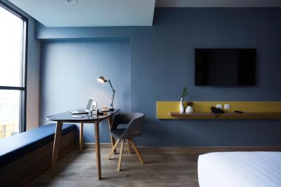 د کوارتر لادپراو بای یو اچ جی