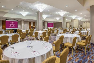 کرون پلازا ترنتو آیرپرت