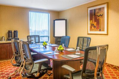 کرون پلازا ترنتو آیرپرت