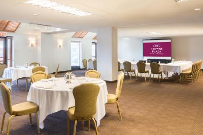 کرون پلازا ترنتو آیرپرت