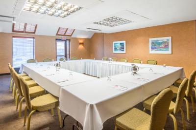 کرون پلازا ترنتو آیرپرت