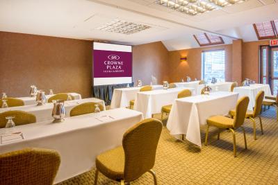 کرون پلازا ترنتو آیرپرت