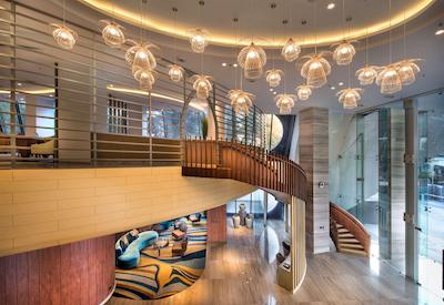 دوبلتری بای هیلتون اهمداباد