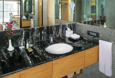 دوبلتری بای هیلتون اهمداباد