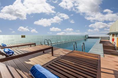 دوبلتری بای هیلتون اهمداباد