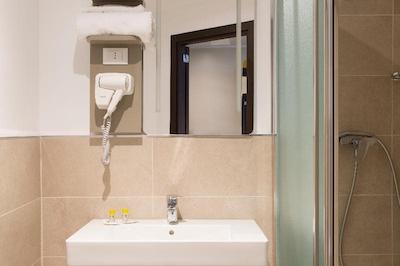 ب اند ب هتل رما پیترالاتا