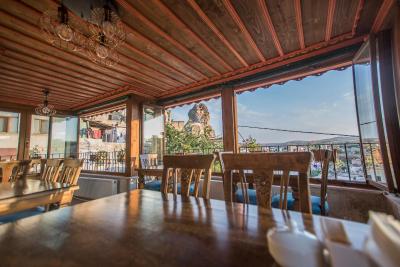 لونا کیو هتل