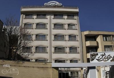 هتل آپارتمان شفق