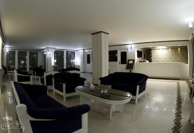 هتل آپارتمان شفق