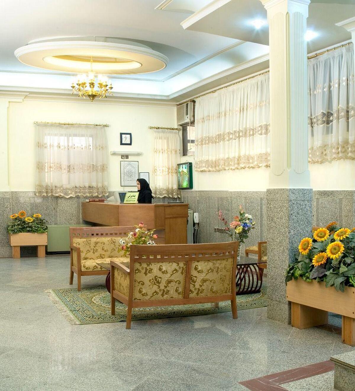 هتل آپارتمان تخت طاووس