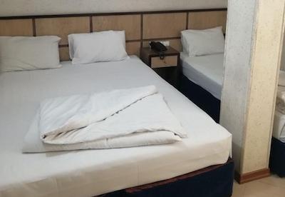 هتل آپارتمان معین درباری مشهد