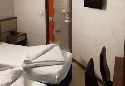 هتل آپارتمان معین درباری مشهد