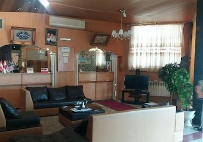 هتل گل نرگس نائین