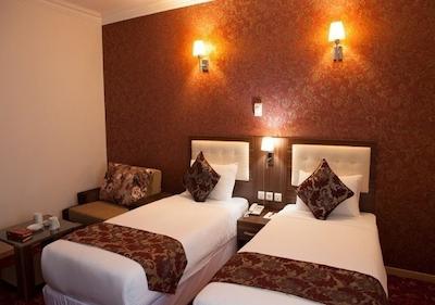 هتل بزرگ بام بروجن