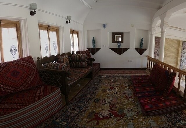 هتل باغ سنتی متولی باشی کرمان