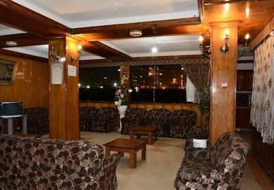 مهمانپزیر ممتاز مقدم مشهد