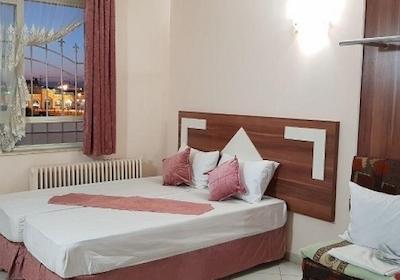 مهمانپزیر ممتاز مقدم مشهد