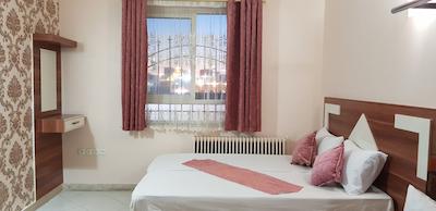 مهمانپزیر ممتاز مقدم مشهد