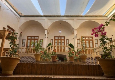 اقامتگاه سنتی کاشانه روشن