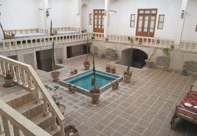 اقامتگاه سنتی کاشانه روشن