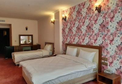 هتل شهرزاد لاهیجان