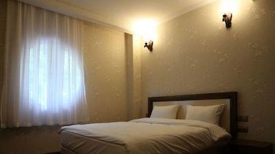 هتل شهرزاد لاهیجان