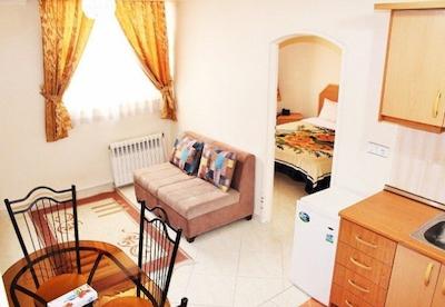 هتل آپارتمان قصر خورشید