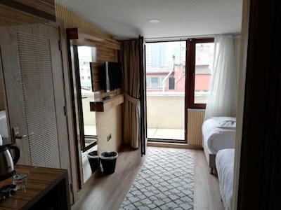 دم استانبول ایرپورت هتل