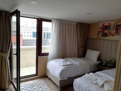 دم استانبول ایرپورت هتل