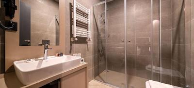 هیدن هیلز استانبول ایرپورت