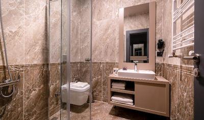 هیدن هیلز استانبول ایرپورت