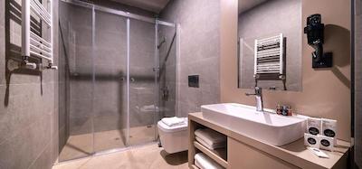 هیدن هیلز استانبول ایرپورت